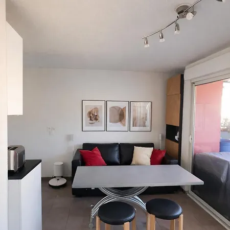 Apartmán T2 Moderne 42 M2 Avec Grande Terasse Et Vue Sur Les Collines